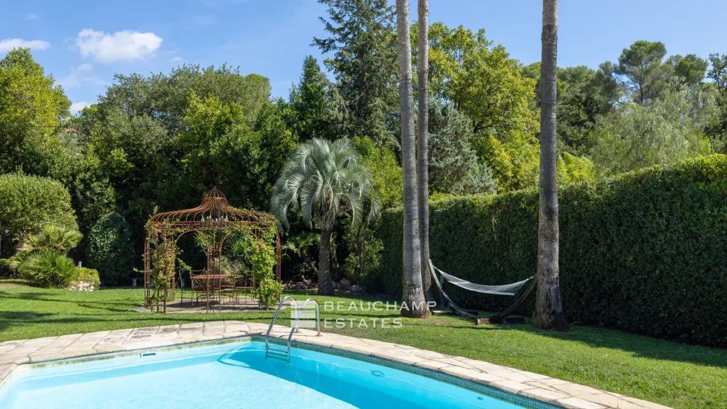 Provençal villa with swimming pool