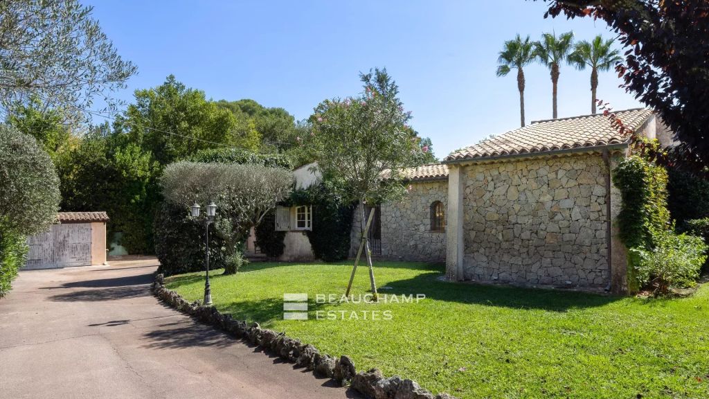 Provençal villa with swimming pool