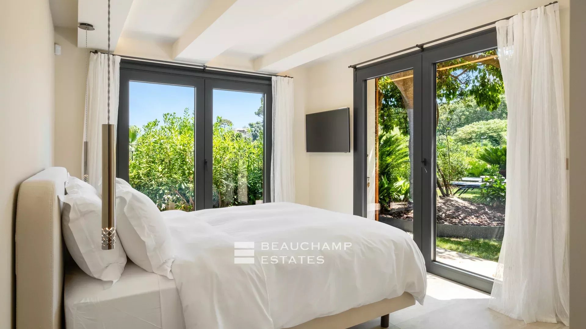 Provincial style villa with 3 bedrooms at St Jean Cap Ferrat Provincial style villa with 3 bedrooms at St Jean Cap Ferrat