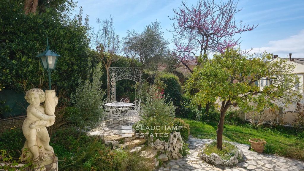 Renovated 3 bedroom apartment with large garden – Cannes Californie