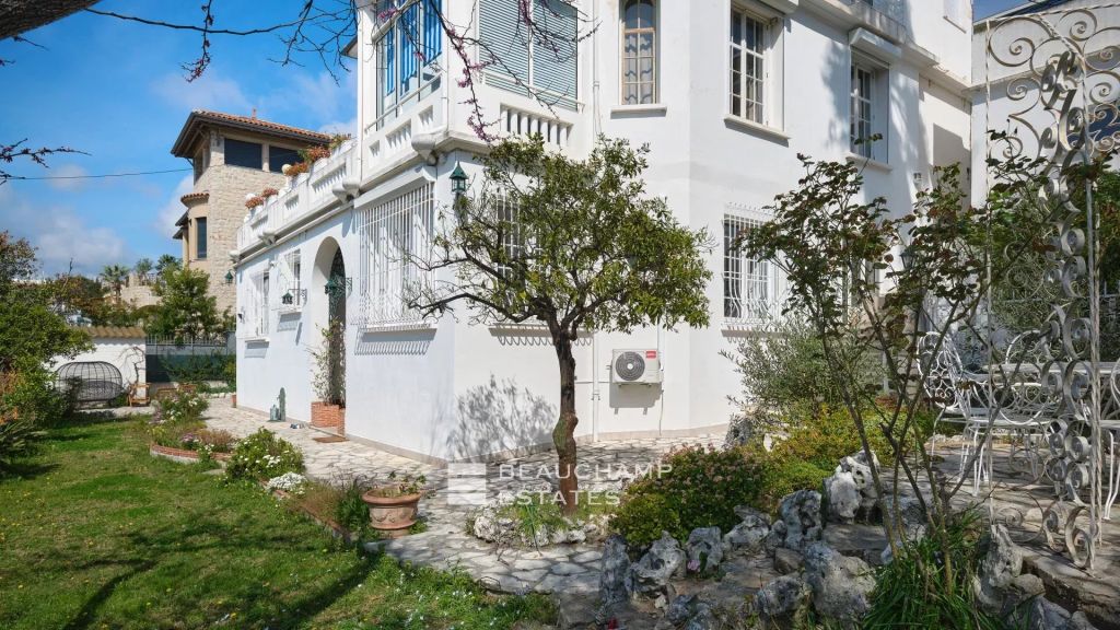 Renovated 3 bedroom apartment with large garden – Cannes Californie