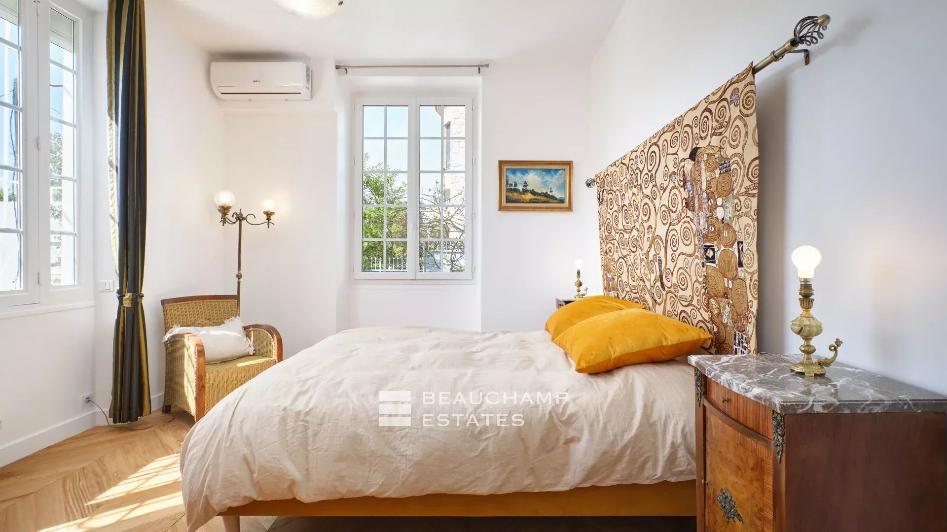 Appartement 3 chambres rénové avec grand jardin – Cannes Californie Renovated 3 bedroom apartment with large garden – Cannes Californie