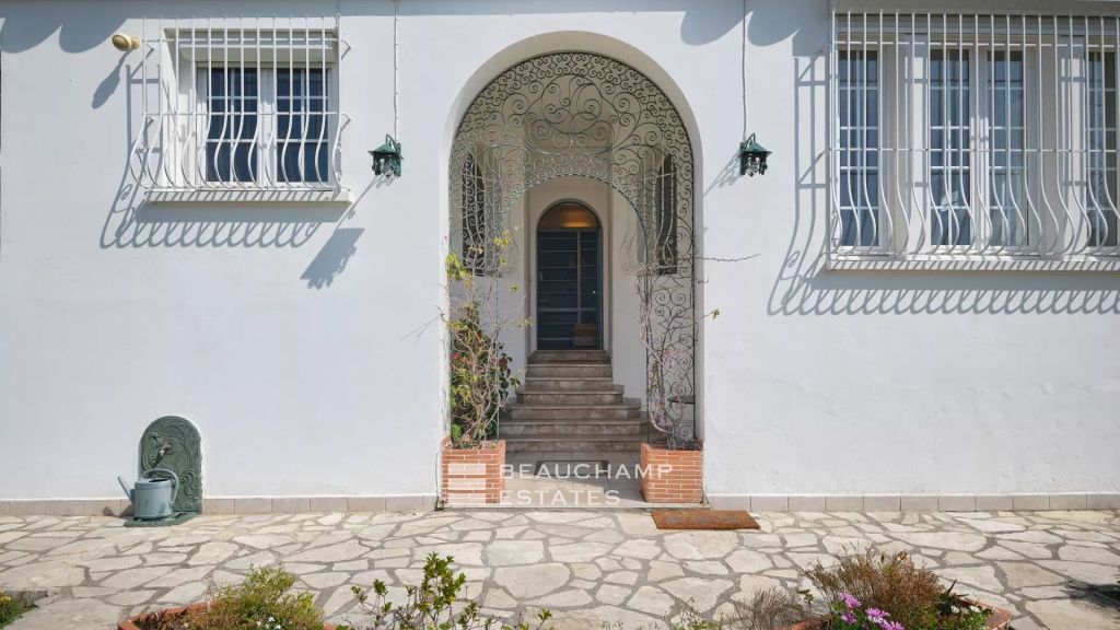 Renovated 3 bedroom apartment with large garden – Cannes Californie