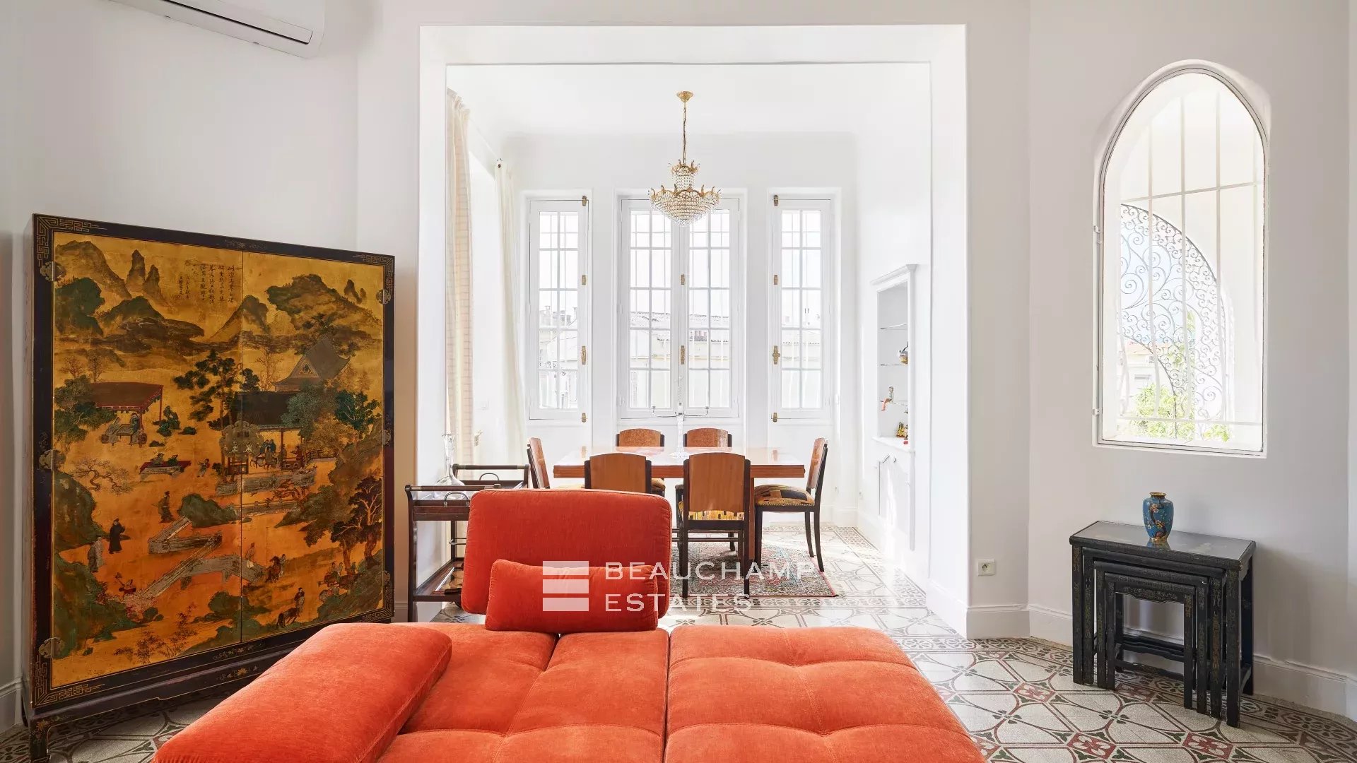 Appartement 3 chambres rénové avec grand jardin – Cannes Californie Renovated 3 bedroom apartment with large garden – Cannes Californie