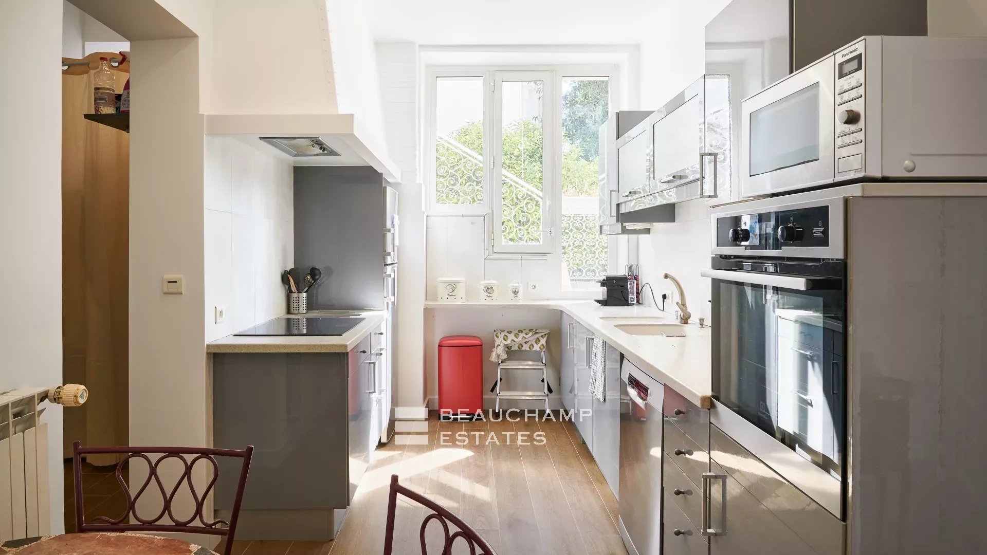 Appartement 3 chambres rénové avec grand jardin – Cannes Californie Renovated 3 bedroom apartment with large garden – Cannes Californie