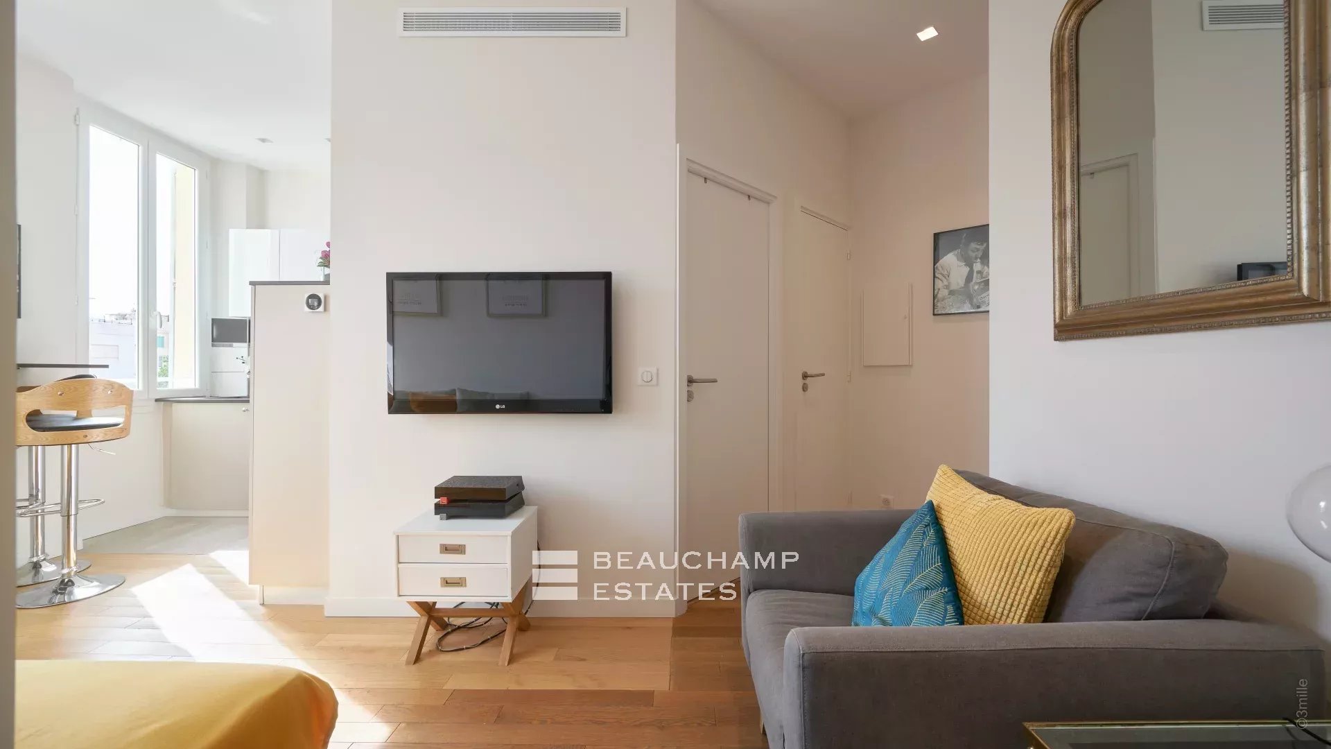 Renovated apartment – Cannes Rue d’Antibes Renovated apartment – Cannes Rue d’Antibes