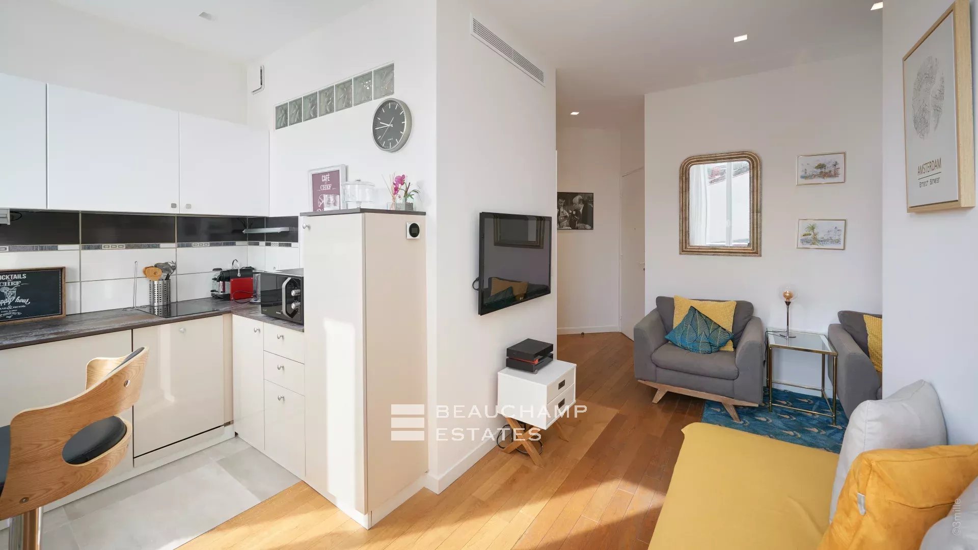 Renovated apartment – Cannes Rue d’Antibes Renovated apartment – Cannes Rue d’Antibes