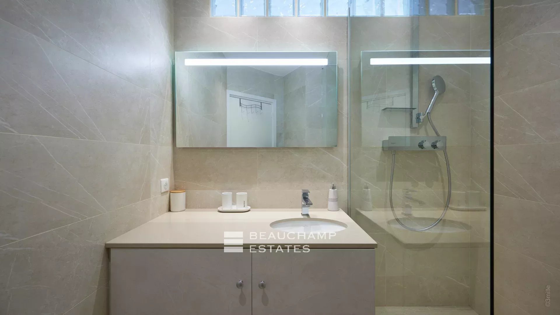 Renovated apartment – Cannes Rue d’Antibes Renovated apartment – Cannes Rue d’Antibes