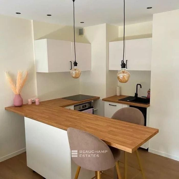 Renovated top floor studio with terrace – Cannes Suquet