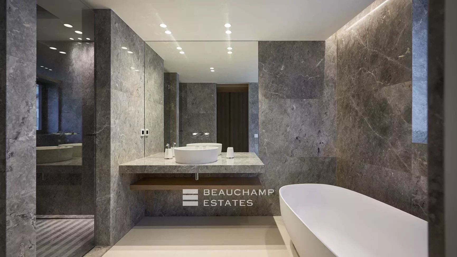 Rental apartment in Cannes facing the Palais Rental apartment in Cannes facing the Palais