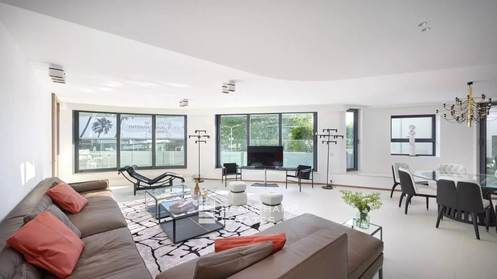 Rental apartment in Cannes facing the Palais
