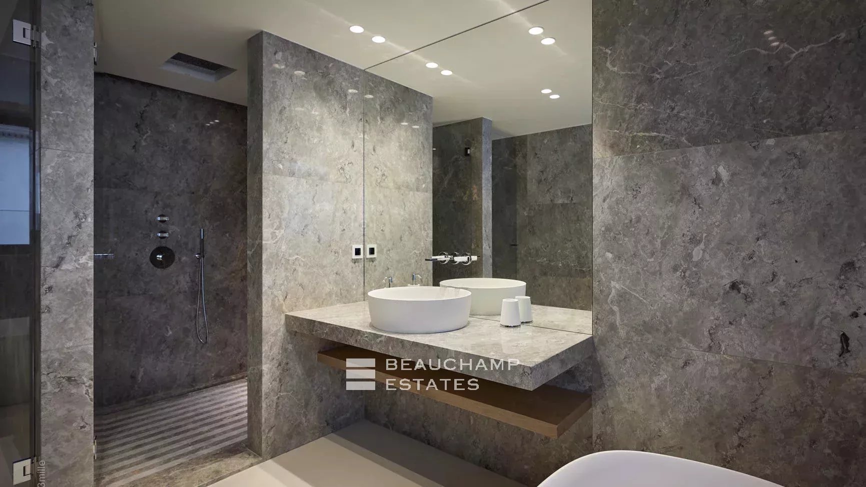 Rental apartment in Cannes facing the Palais Rental apartment in Cannes facing the Palais