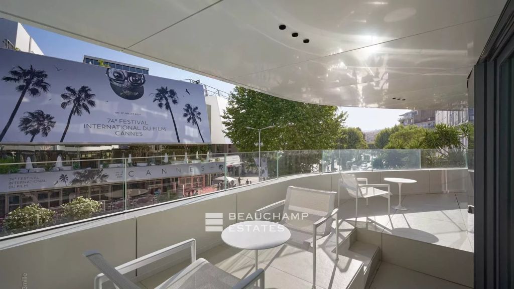 Rental apartment in Cannes facing the Palais
