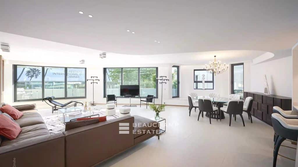 Rental apartment in Cannes facing the Palais