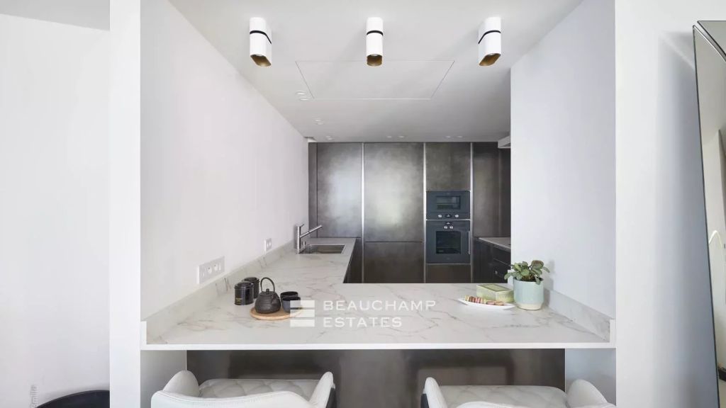 Rental apartment in Cannes facing the Palais