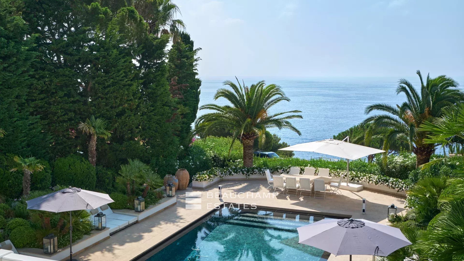 Villa stupéfiante avec 4 chambres à Saint-Jean-Cap-Ferrat Saint-Jean-Cap-Ferrat – Classic seefront villa with 4 bedrooms