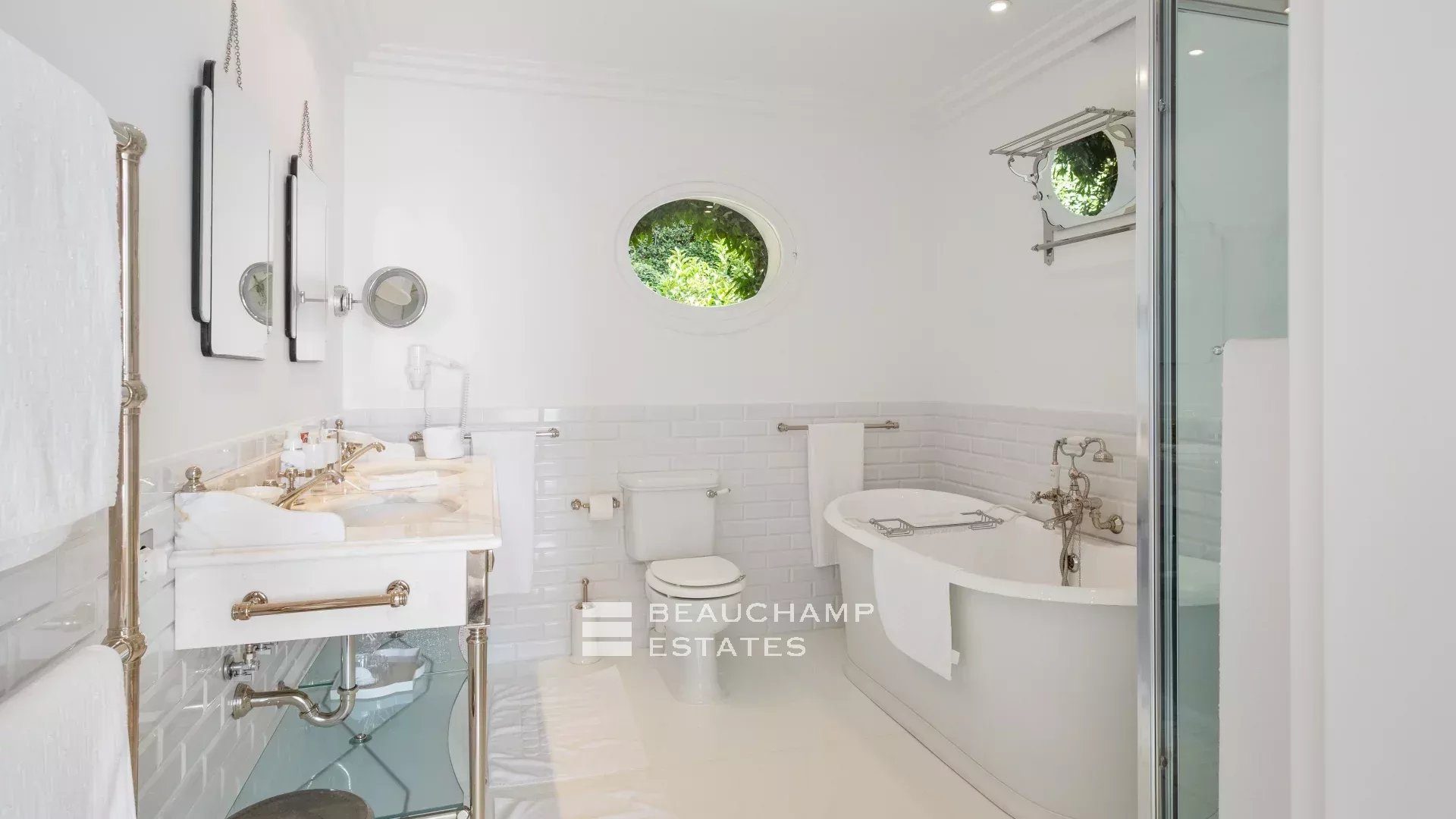 Villa stupéfiante avec 4 chambres à Saint-Jean-Cap-Ferrat Saint-Jean-Cap-Ferrat – Classic seefront villa with 4 bedrooms