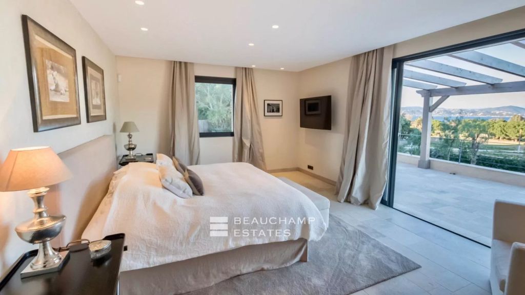 Luxury property with sea views, just minutes from Saint-Tropez town centre and the Pampelonne beaches