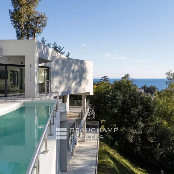 Contemporary villa – sea view & generous volumes – Cannes