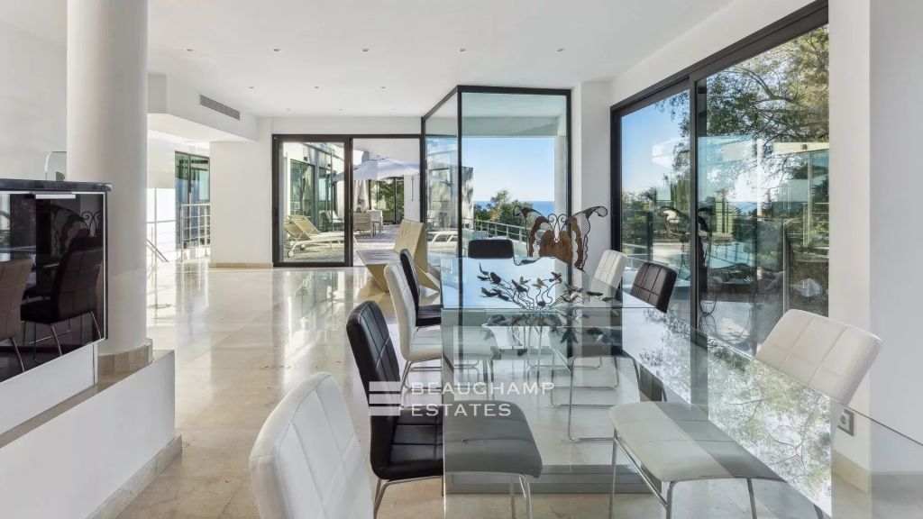 Sea View & large volumes – Contemporary Villa, Cannes, 6 Bedrooms, 6,800 m² land