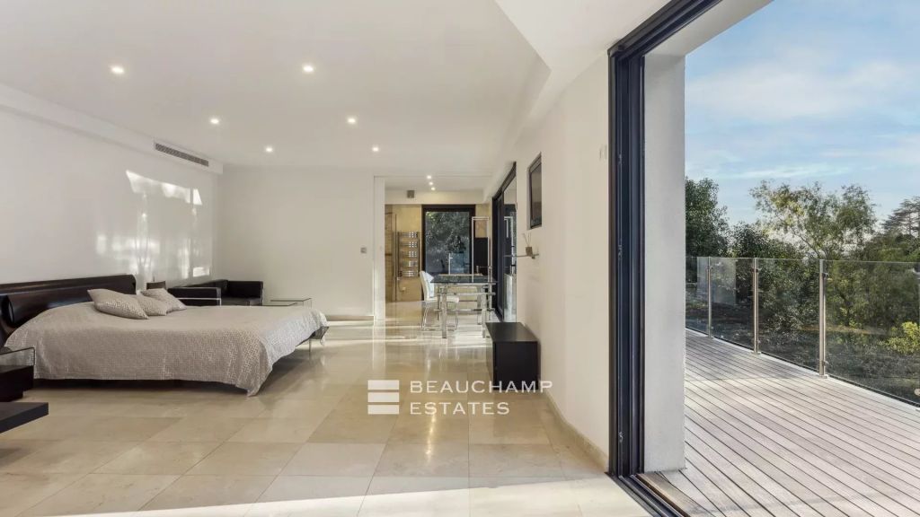 Sea View & large volumes – Contemporary Villa, Cannes, 6 Bedrooms, 6,800 m² land