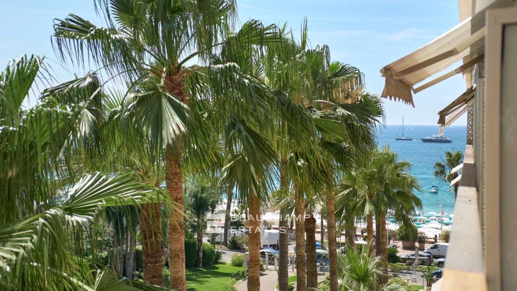 Sea View & Prime Address – Renovated Apartment, Cannes Croisette, 3 Bedrooms, Terrace Overlooking Gardens