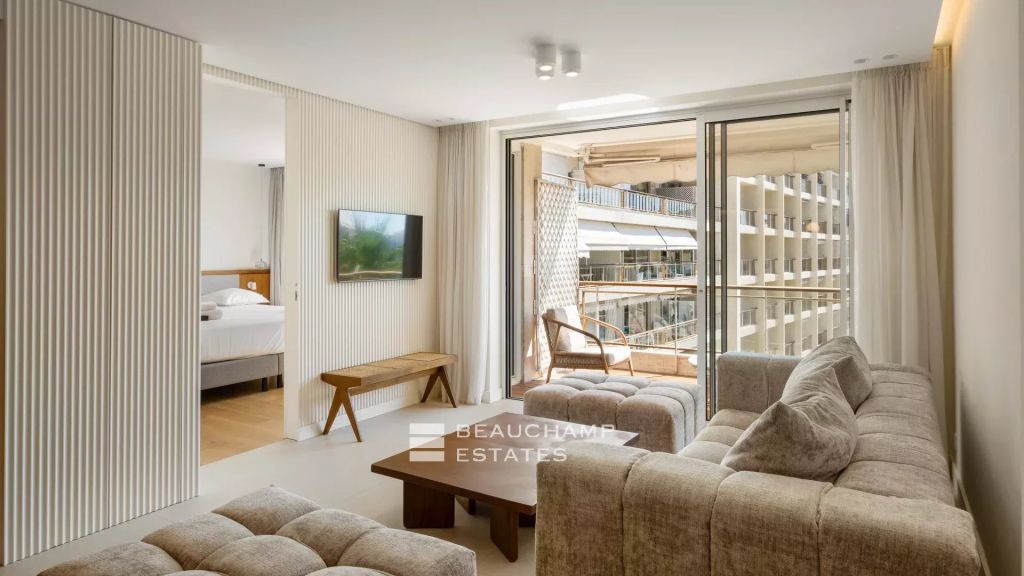 Sea View & Prime Address – Renovated Apartment, Cannes Croisette, 3 Bedrooms, Terrace Overlooking Gardens