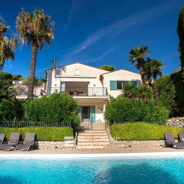 Villa provençale en front de mer de Saint Jean Cap Ferrat