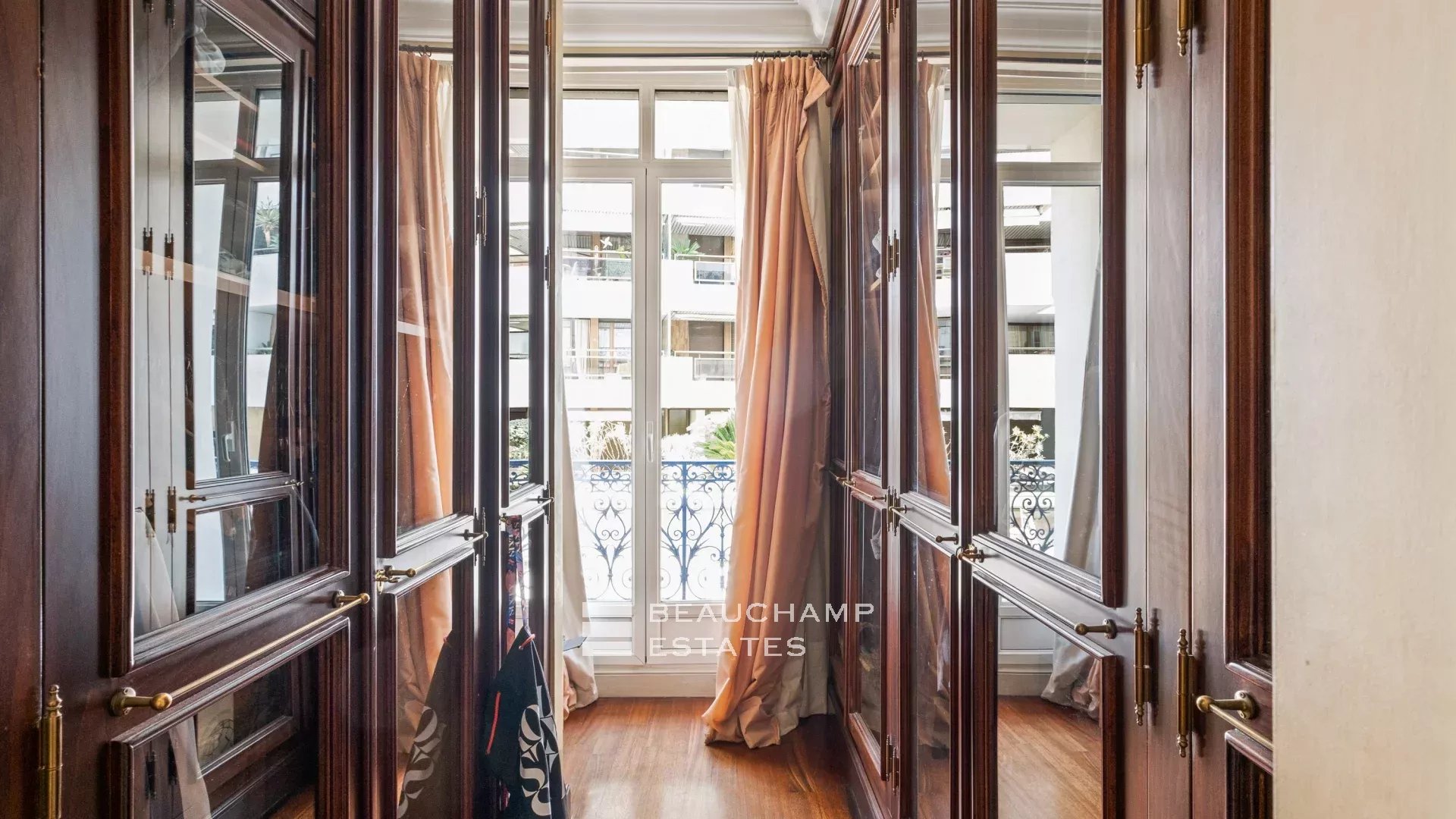 Spacieux et lumineux appartement 3 chambres – Cannes proche Palais Spacious and bright 3-bedroom apartment – Cannes near Palais