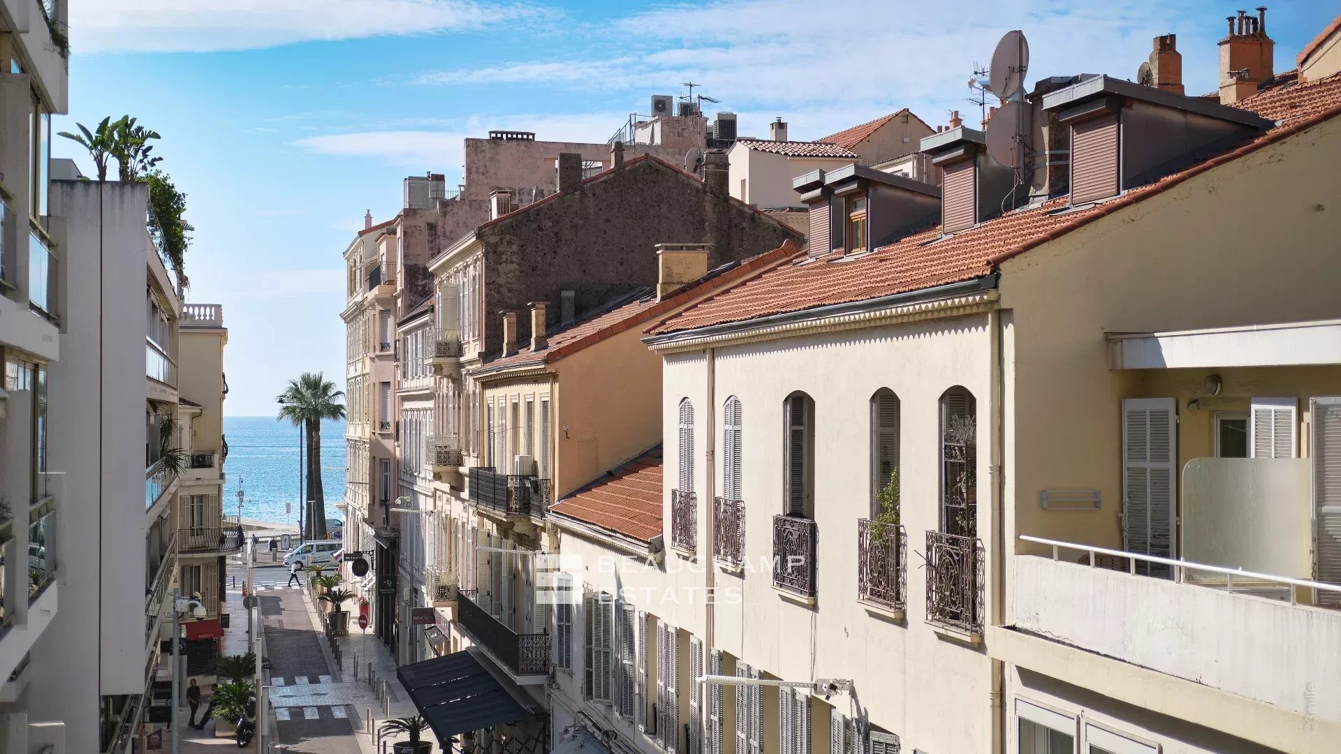 Spacious and luxurious 3 bedroom apartment – Cannes Centre Spacious and luxurious 3 bedroom apartment – Cannes Centre