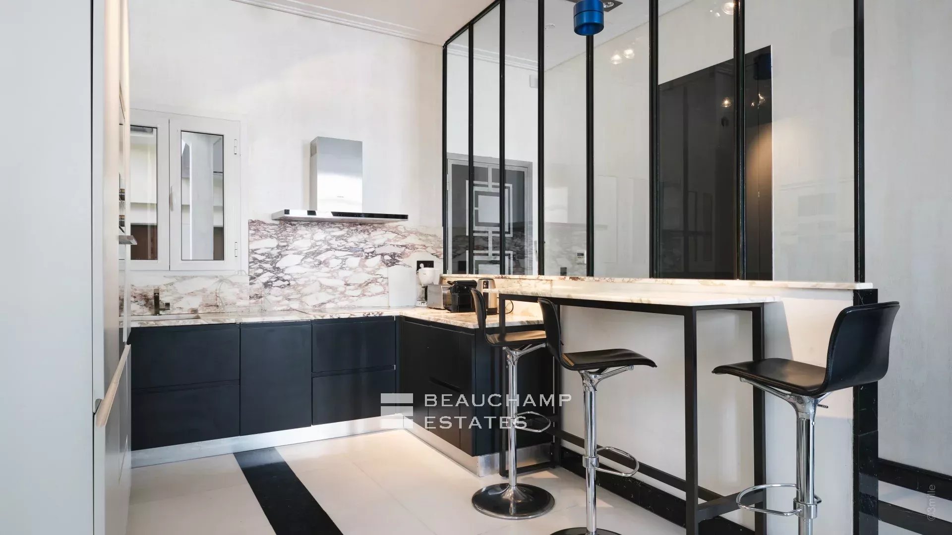 Spacious and luxurious 3 bedroom apartment – Cannes Centre Spacious and luxurious 3 bedroom apartment – Cannes Centre