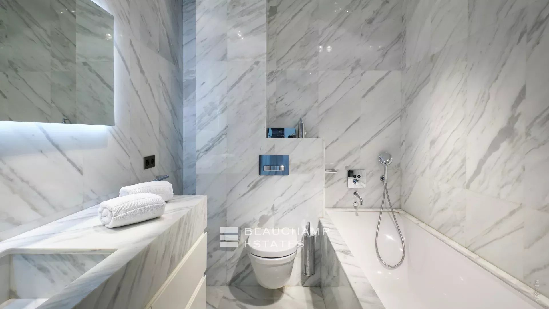 Spacious and luxurious 3 bedroom apartment – Cannes Centre Spacious and luxurious 3 bedroom apartment – Cannes Centre