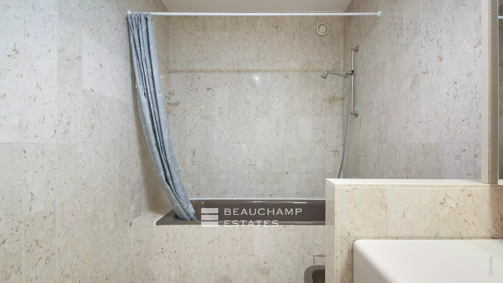 Spacious studio with terrace Gray d’Albion – Back Croisette Spacious studio with terrace Gray d’Albion – Back Croisette