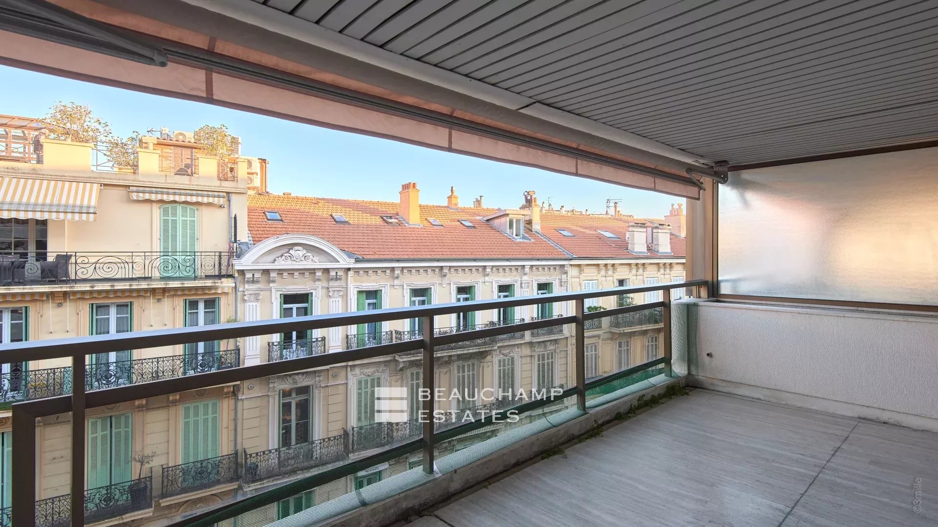 Spacious studio with terrace Gray d’Albion – Back Croisette Spacious studio with terrace Gray d’Albion – Back Croisette