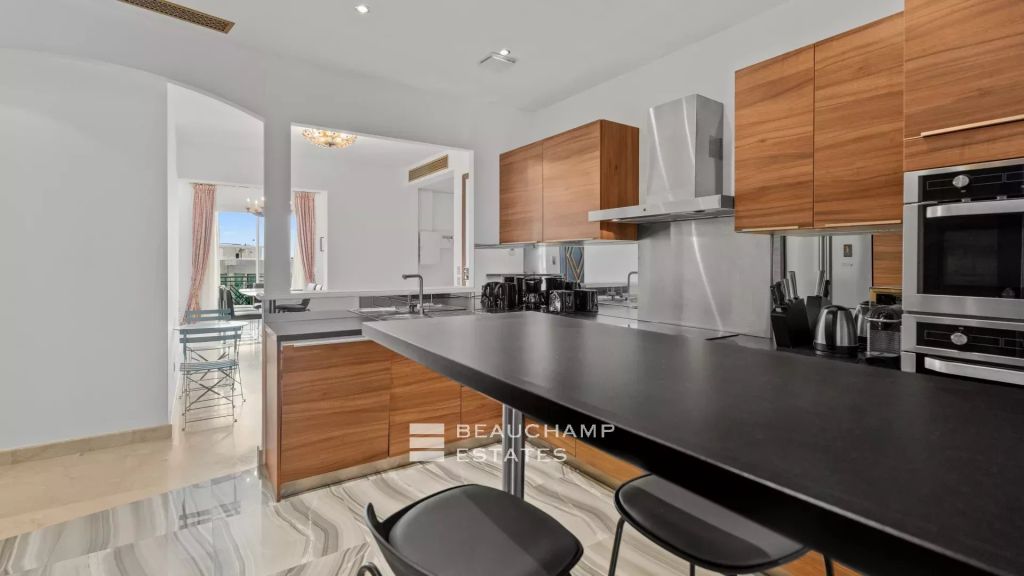 Steps from the Croisette – Spacious Apartment, Cannes, 4 Bedrooms, Bright Living & Cellar