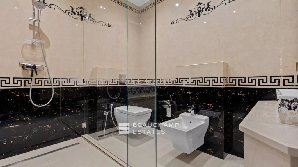 Steps from the Croisette – Spacious Apartment, Cannes, 4 Bedrooms, Bright Living & Cellar