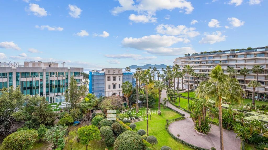 Steps from the Croisette – Spacious Apartment, Cannes, 4 Bedrooms, Bright Living & Cellar