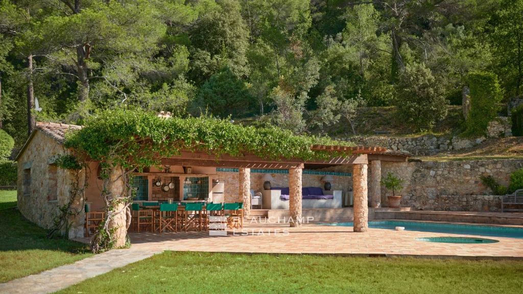 Stone Bastide with 7 Bedrooms