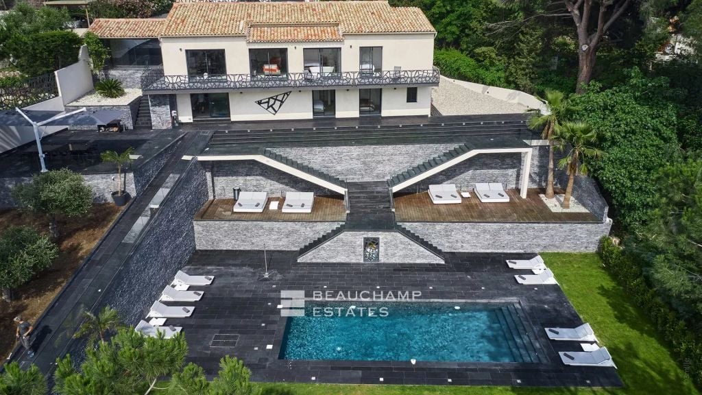 Stunning 5-bedroom modern villa in the heart of Cannes Croix des Gardes