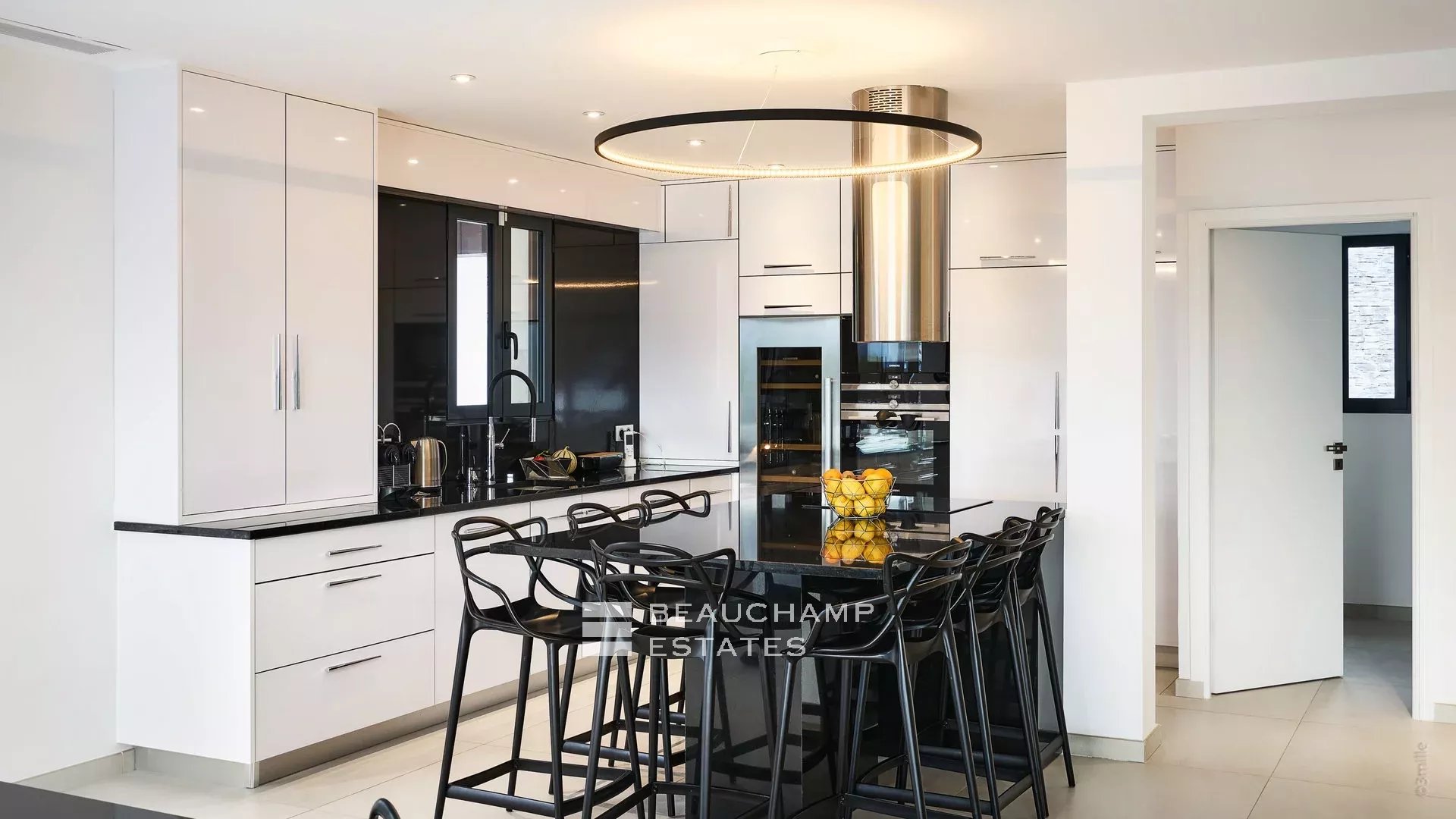 Stunning 5-bedroom modern villa in the heart of Cannes Croix des Gardes Stunning 5-bedroom modern villa in the heart of Cannes Croix des Gardes