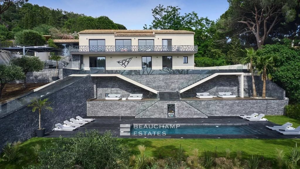 Stunning 5-bedroom modern villa in the heart of Cannes Croix des Gardes