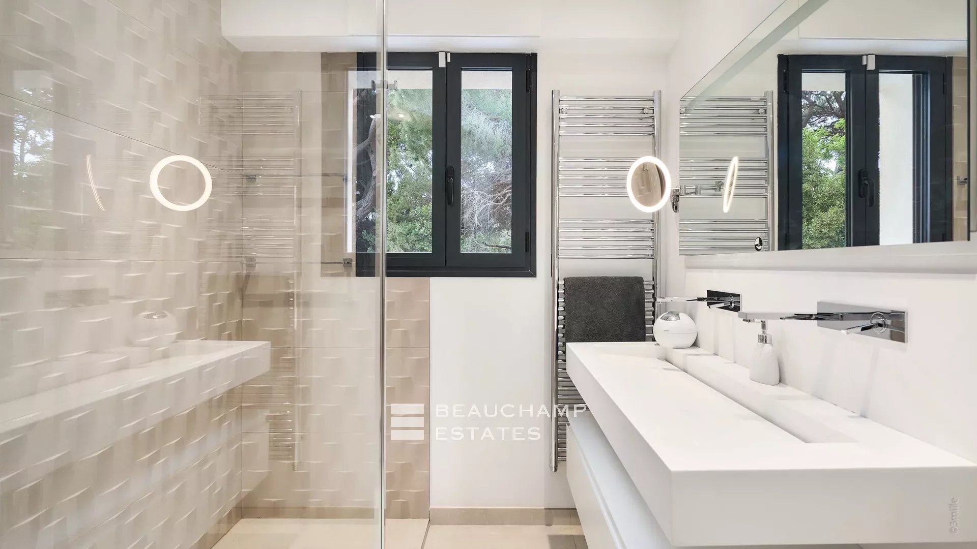 Stunning 5-bedroom modern villa in the heart of Cannes Croix des Gardes Stunning 5-bedroom modern villa in the heart of Cannes Croix des Gardes