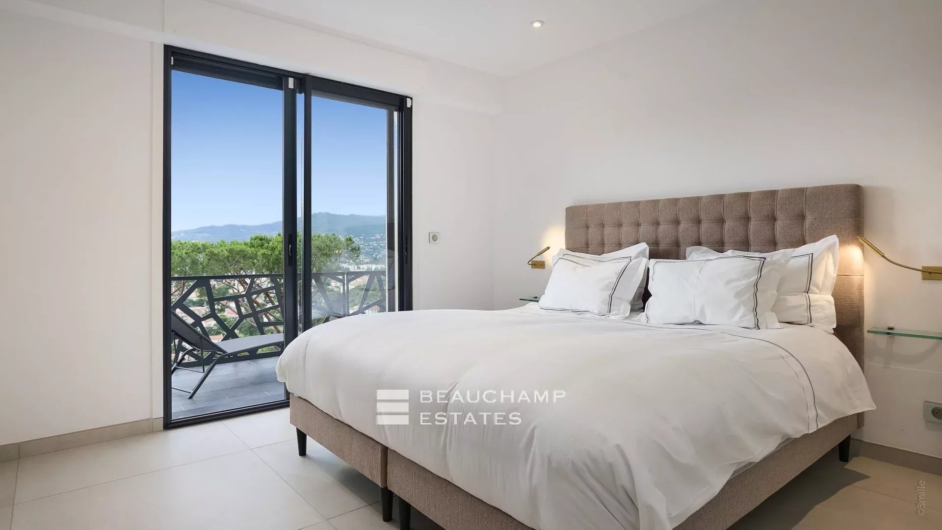 Stunning 5-bedroom modern villa in the heart of Cannes Croix des Gardes Stunning 5-bedroom modern villa in the heart of Cannes Croix des Gardes