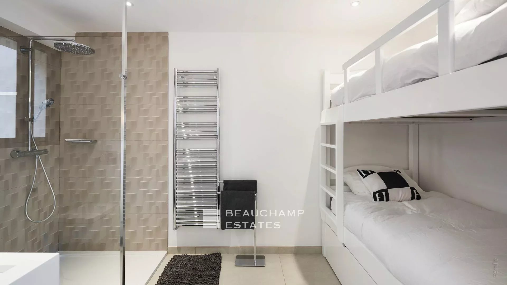 Stunning 5-bedroom modern villa in the heart of Cannes Croix des Gardes Stunning 5-bedroom modern villa in the heart of Cannes Croix des Gardes