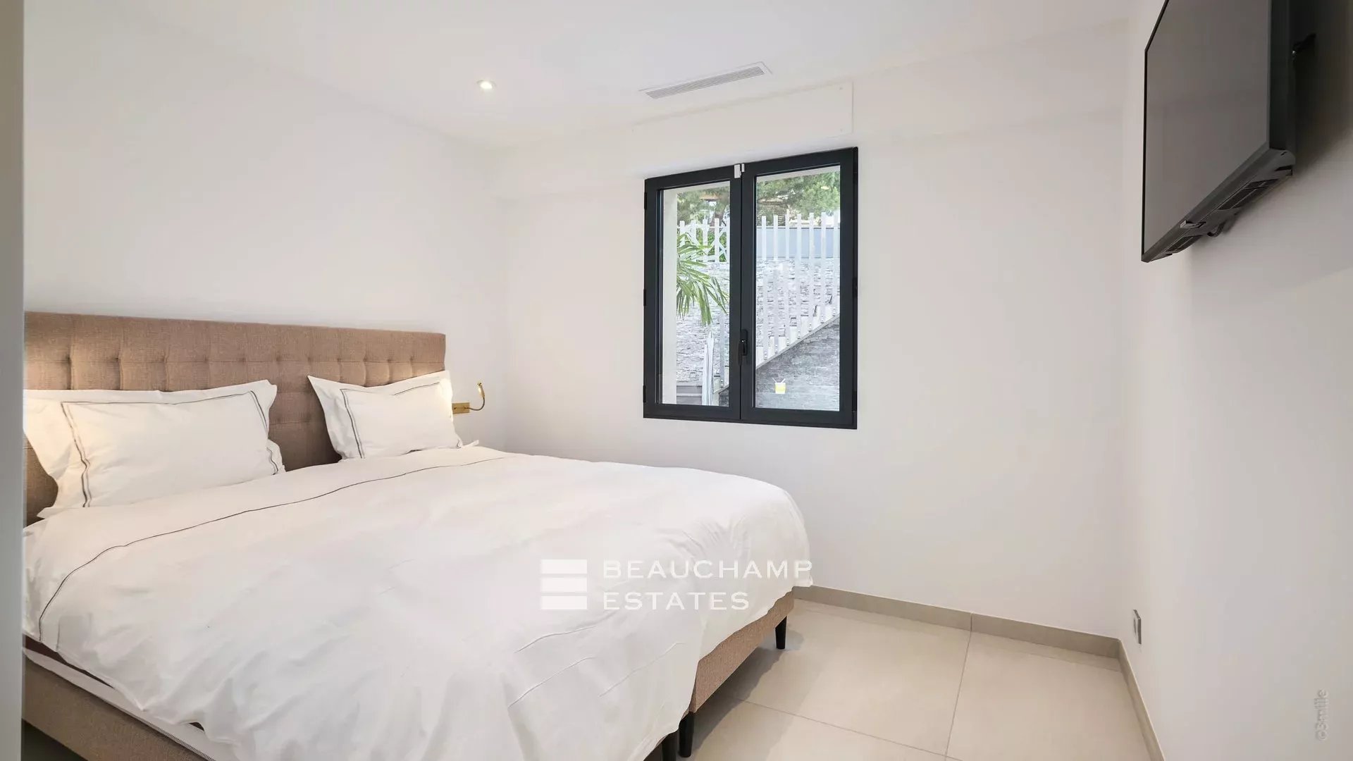 Stunning 5-bedroom modern villa in the heart of Cannes Croix des Gardes Stunning 5-bedroom modern villa in the heart of Cannes Croix des Gardes