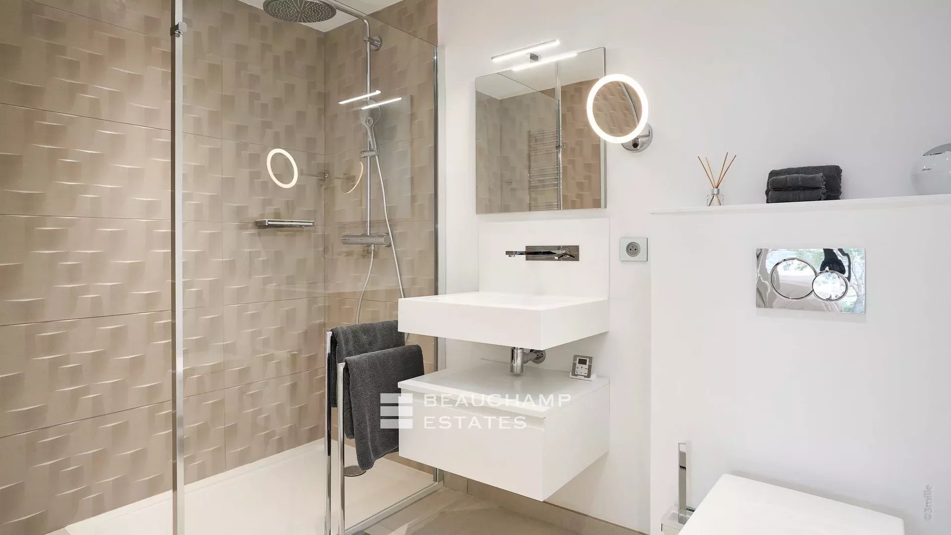 Stunning 5-bedroom modern villa in the heart of Cannes Croix des Gardes Stunning 5-bedroom modern villa in the heart of Cannes Croix des Gardes