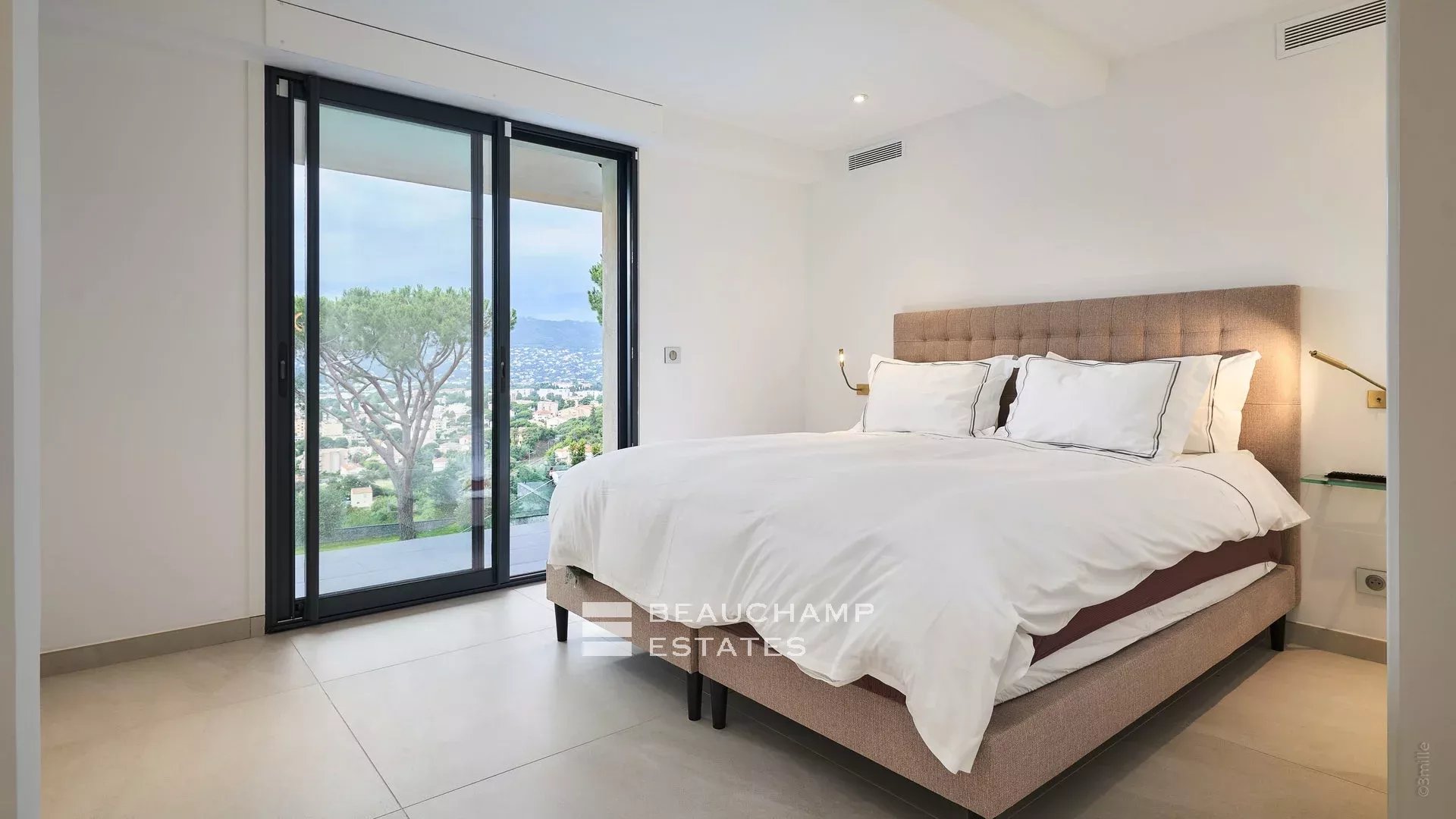 Stunning 5-bedroom modern villa in the heart of Cannes Croix des Gardes Stunning 5-bedroom modern villa in the heart of Cannes Croix des Gardes
