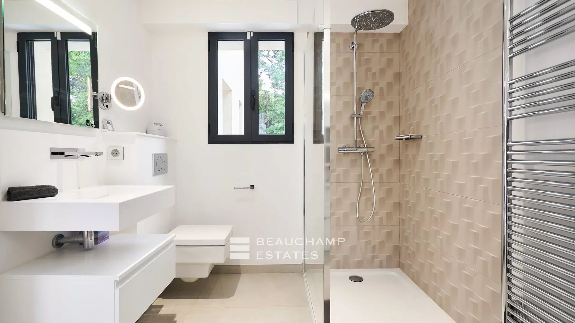 Stunning 5-bedroom modern villa in the heart of Cannes Croix des Gardes Stunning 5-bedroom modern villa in the heart of Cannes Croix des Gardes