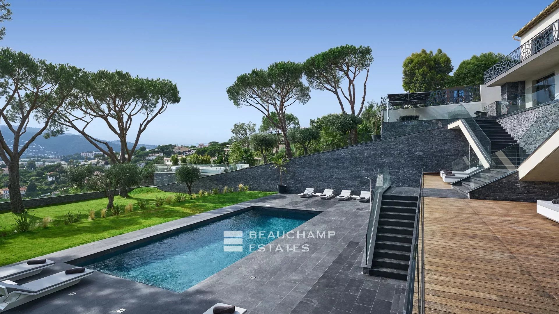 Stunning 5-bedroom modern villa in the heart of Cannes Croix des Gardes Stunning 5-bedroom modern villa in the heart of Cannes Croix des Gardes