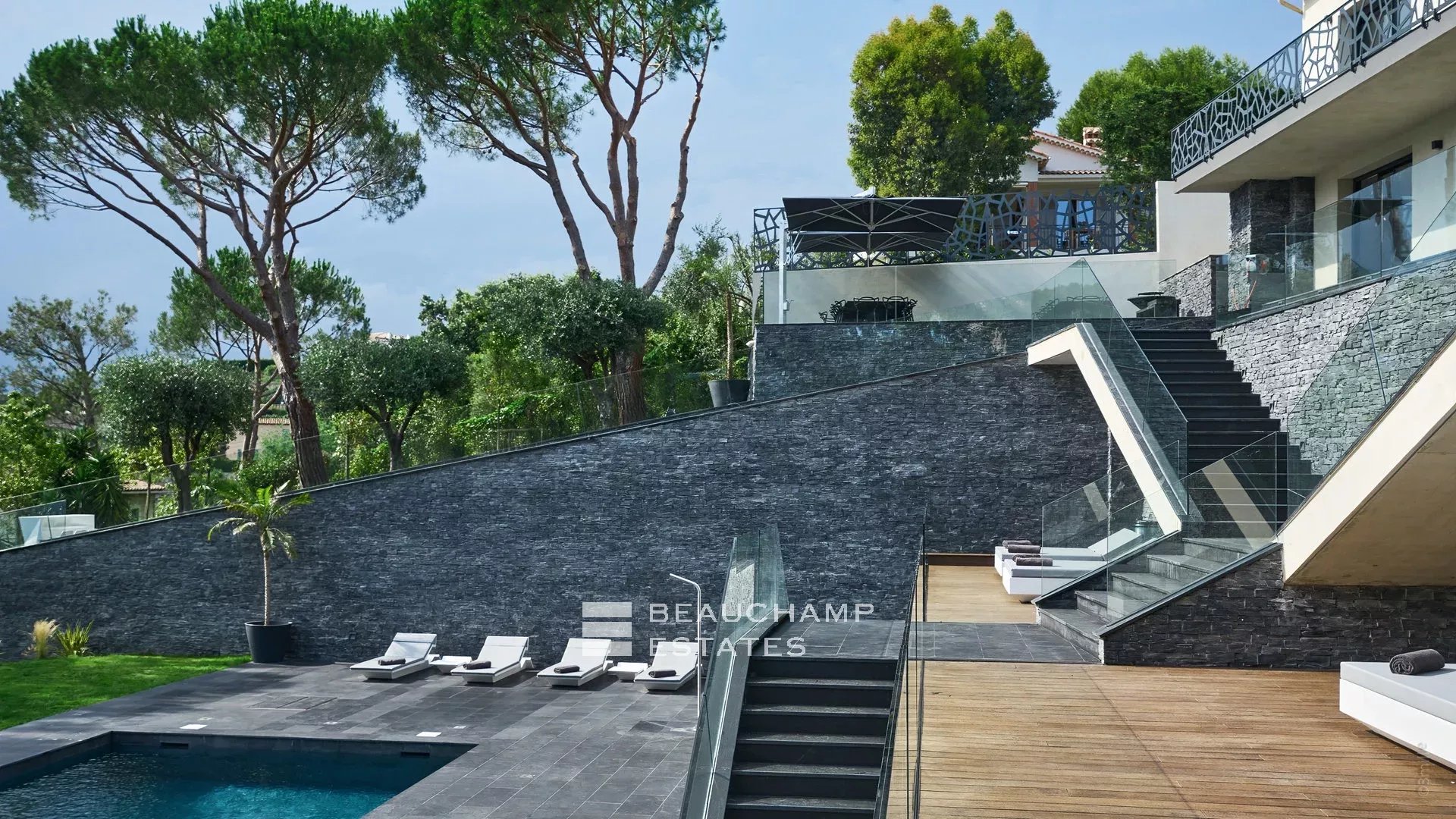 Stunning 5-bedroom modern villa in the heart of Cannes Croix des Gardes Stunning 5-bedroom modern villa in the heart of Cannes Croix des Gardes